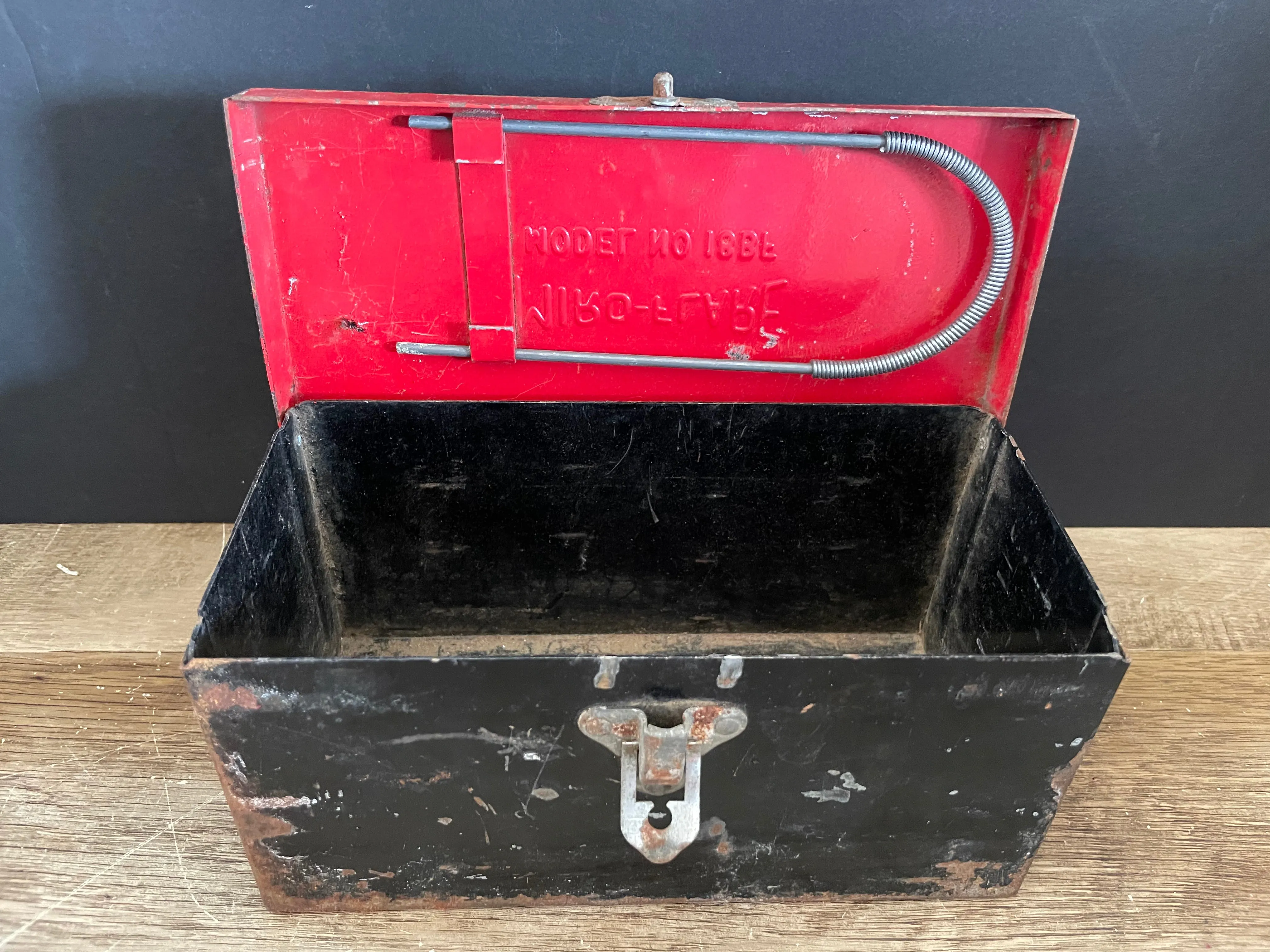 <€€ Vintage MIRO-FLARE Model #188F Metal Box Case Only for Roadside Emergency Road Reflector Flares