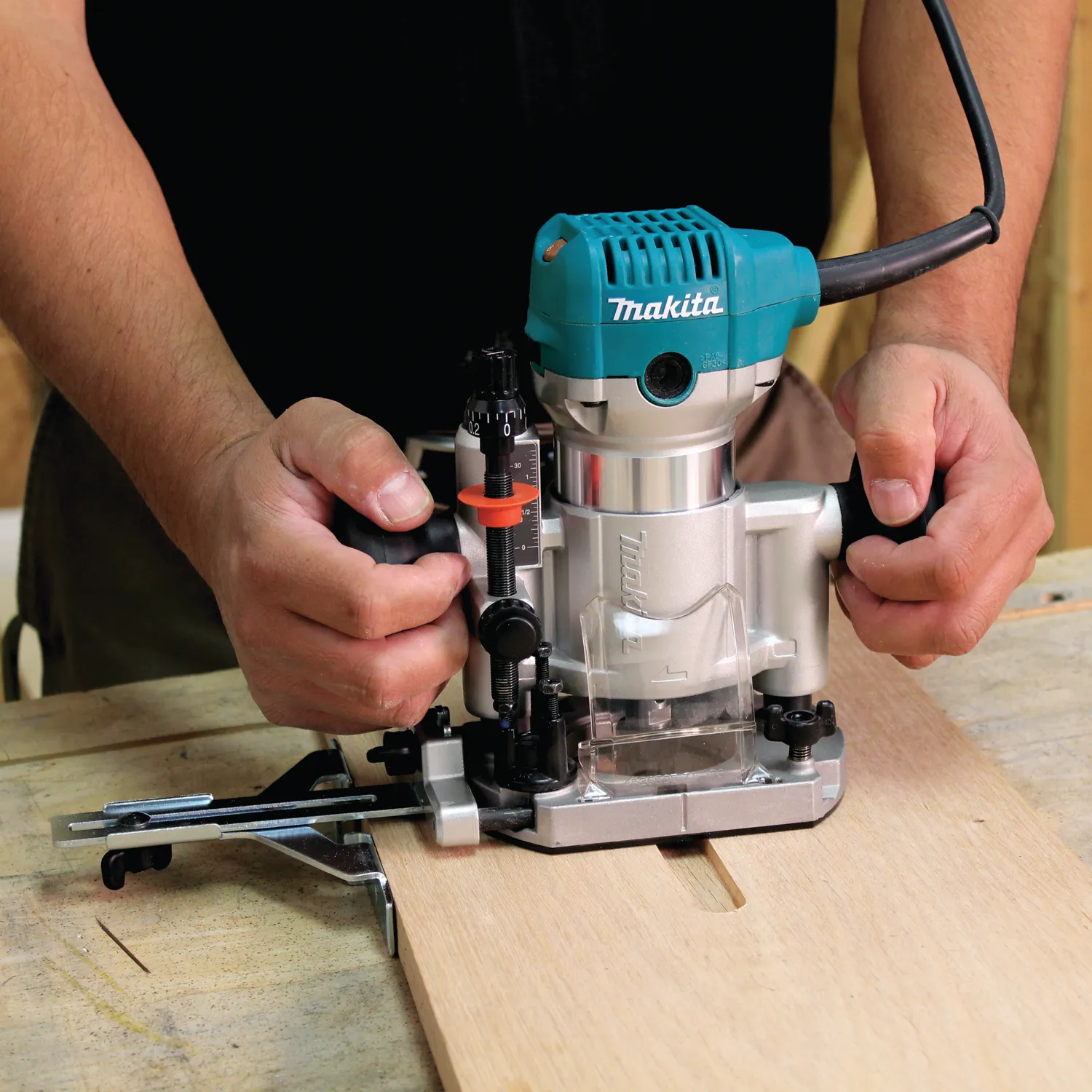 Makita RT0701CX7 Compact Router Kit