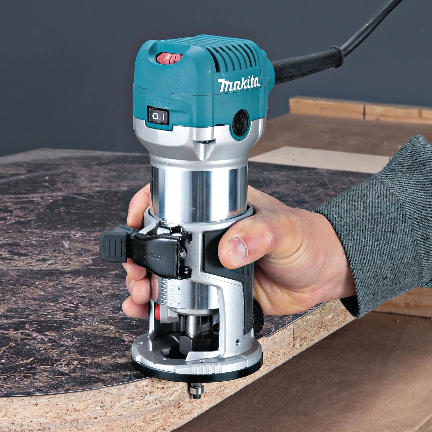 Makita RT0701CX7 Compact Router Kit