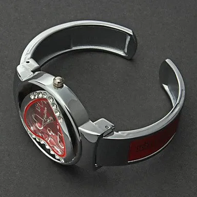 New Quartz Bangle Fashion Rhinestone Heart Shape Wristwatch Bracelet Watch Casual Sports Watches Ladies Women Dress Watch