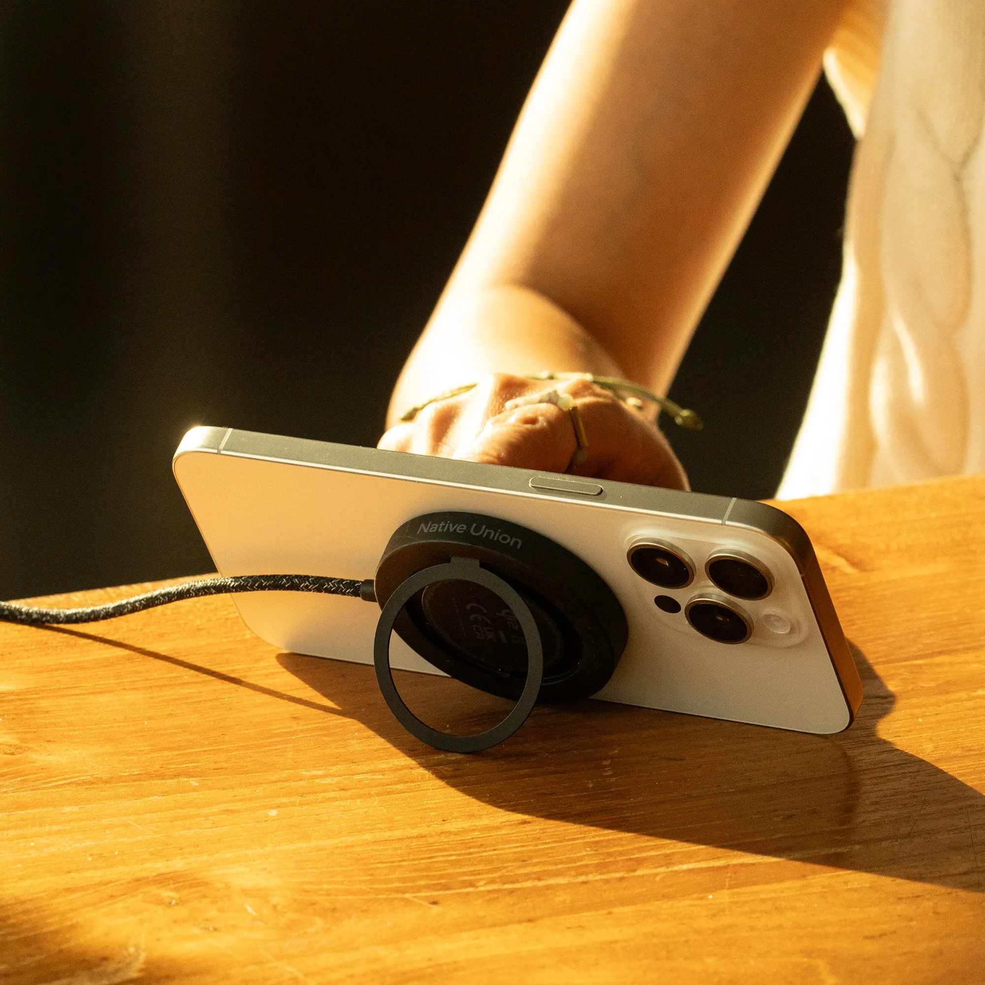 SnapStand Magnetic Wireless Charger