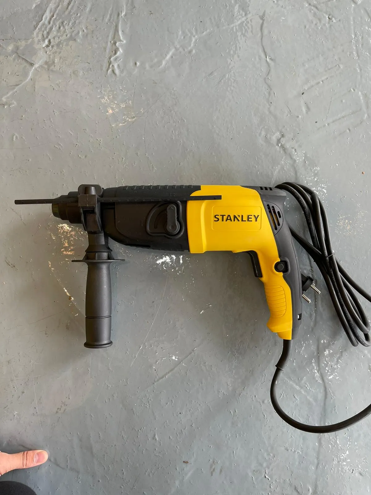 Stanley 2 Mode Rotary Hammer with 20mm , 620 w |  | Model : STHR202K-B1